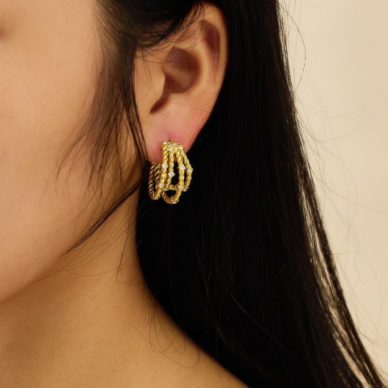 Chunky gold hoop earrings