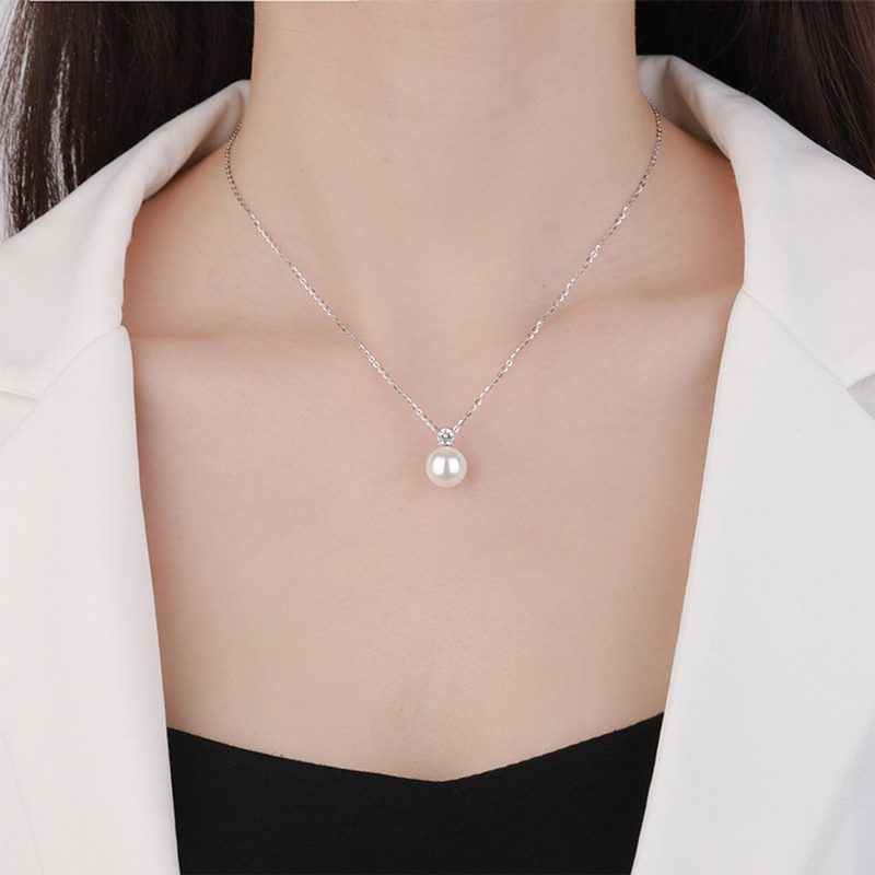 Single pearl pendant on a fine silver chain