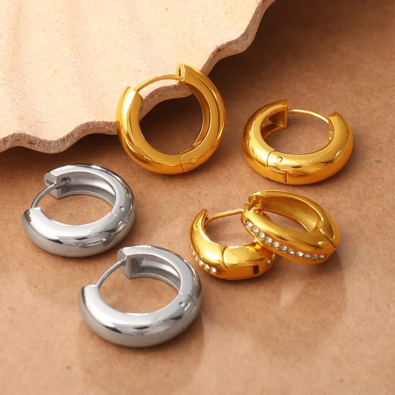 Smooth plain gold tone hoop earrings